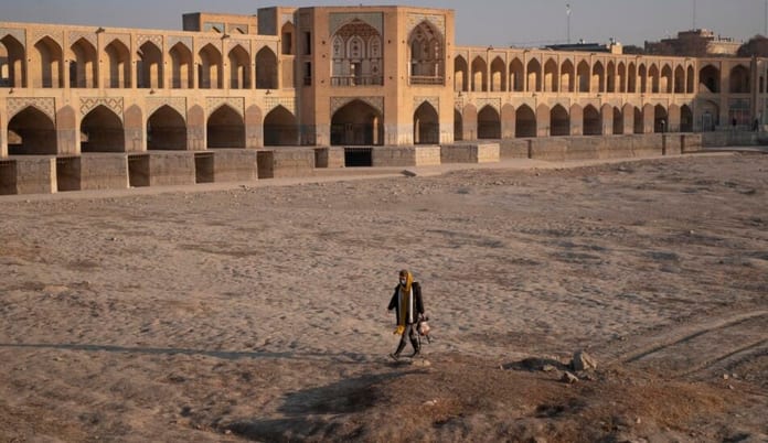 Zayandehrud_240643 (1)
