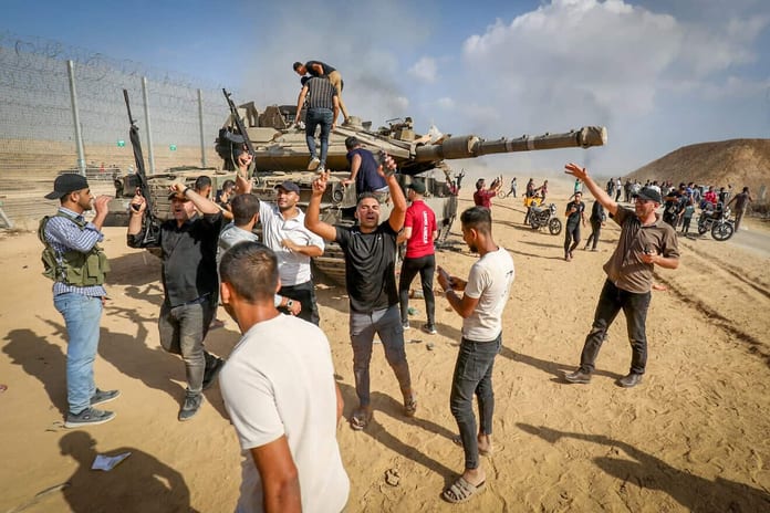 Palestinians-take-control-of-an-Israeli-tank-1320x880