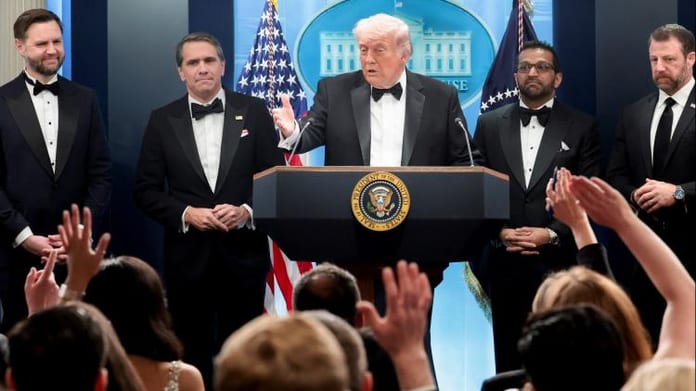 2026-04-26t033945z_2053356919_rc2rwkayj321_rtrmadp_3_usa-trump-dinner_69eee6a595b40