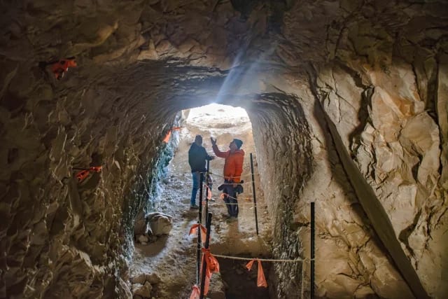ancient-tunnell-jerusalem