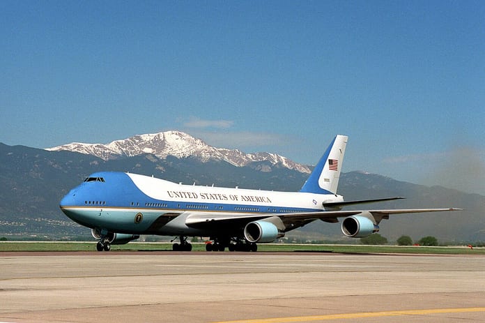 Air_Force_One_on_the_ground