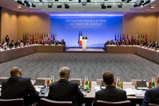 4933700_3_2520_francois-hollande-et-les-participants-a_b7fb8abac10a9fc2bd5509d36a353459_521_347