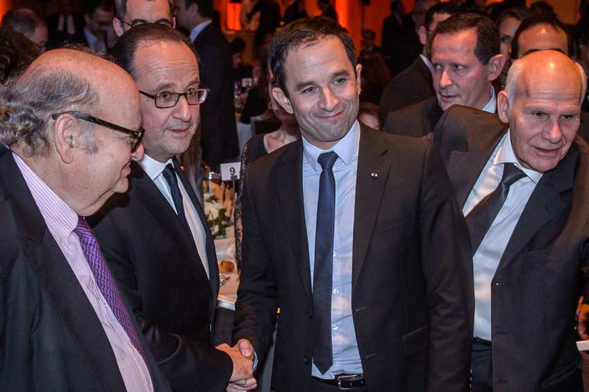 7787386111_francois-hollande-et-benoit-hamon-le-22-fevrier-2017_848_566