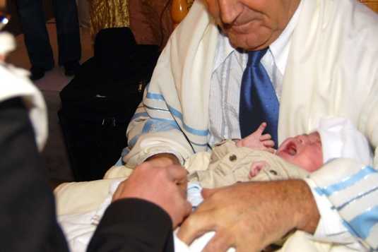 814x360_circoncision-pratiquee-mohel-8e-jour-jeune-garcon-juif-illustration_536_357