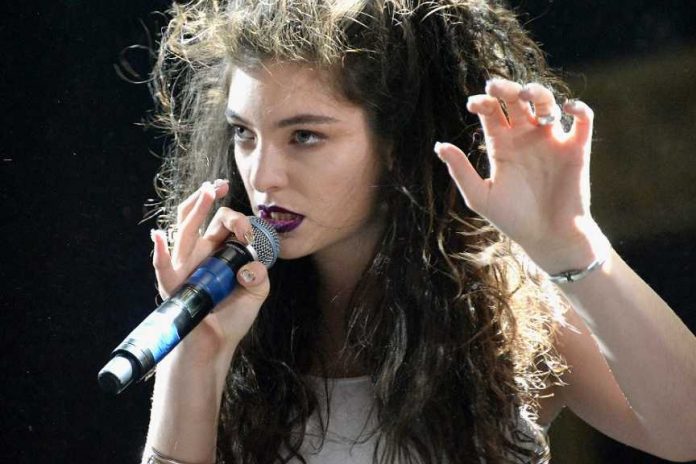 GettyImages-484499999_lorde_teeange_band_worst_gig_1000-920x584_864_576