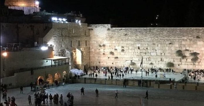 Kotel-la-nuit