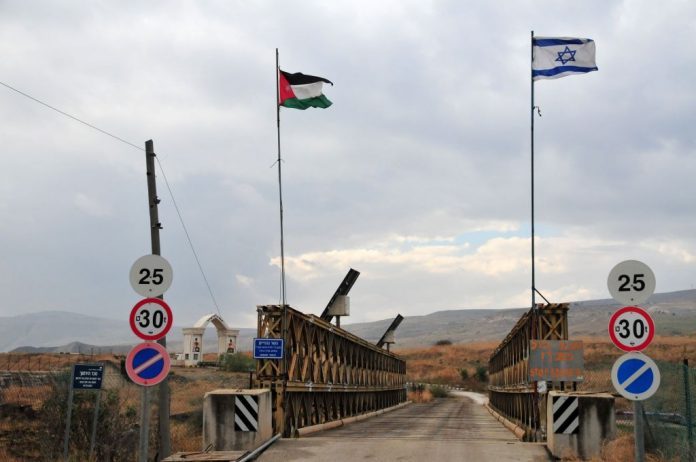 The-Allenby-Bridge-border-crossing-between-Jordan-and-Israel-Shay-Levy-Flash90-696x462