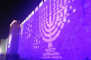 WALL-HANOUKA-2-1-300x200