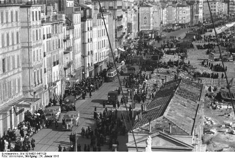 Bundesarchiv_Bild_101I-027-1477-29_Marseille_Hafenviertel._Deportation_von_Juden
