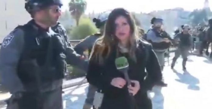 Journaliste-arabe-provoque-la-police-israélienne (1)