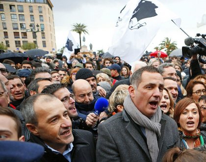 la-manifestation-d-hier-apres-midi-a-ajaccio-a-rassemble_3805601_420x330p