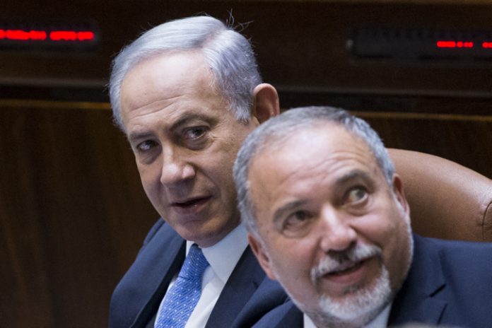 Avigdor-Lieberman-et-Bibi-Knesset-YS