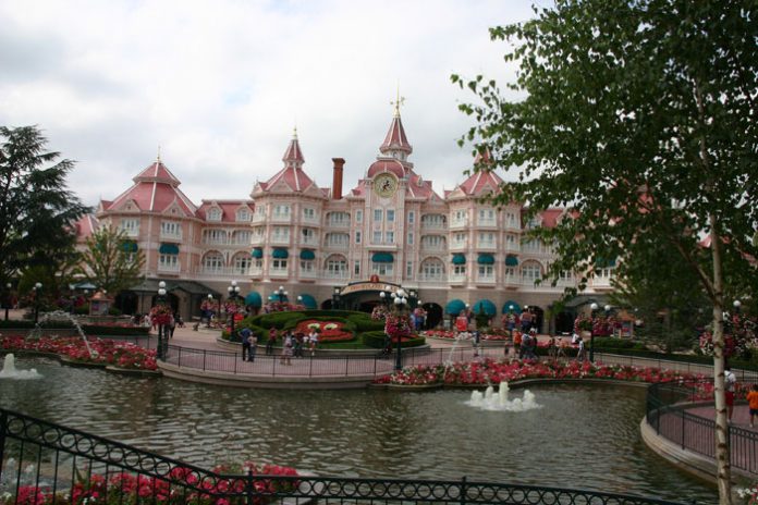 Disneyland_Hotel_Paris_France_2011