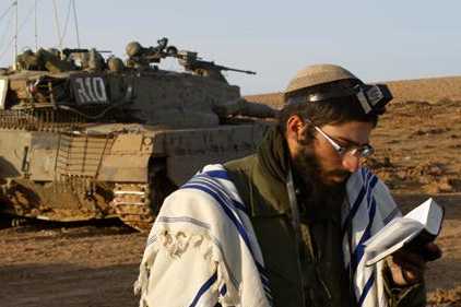 act0813-soldat-haredi_422_282