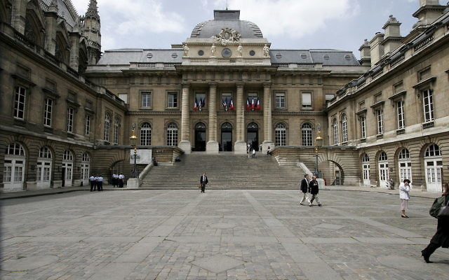 1024px-Palais-de-justice-paris-640x400