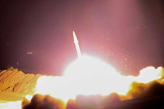 image-fournie-par-la-television-d-etat-iranienne-montrant-un-tir-de-missile-iranien-sur-les-positions-des-islamistes-de-l-ei-en-syrie-le-18-juin-2017_5900153_539_359