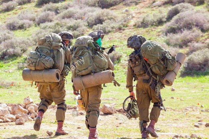 brigade-de-parachutistes-israeliens-pendant-la-formation-hativat-hatzanhanim-forces-de-defense-israelienne-fdi-f32tht_1112_742