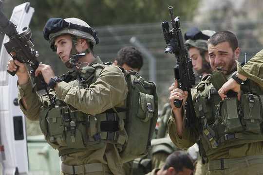 des-soldats-israeliens-le-2-avril-2009-a-goush-etzion-en-cisjordanie-occupee_5161771_540_360