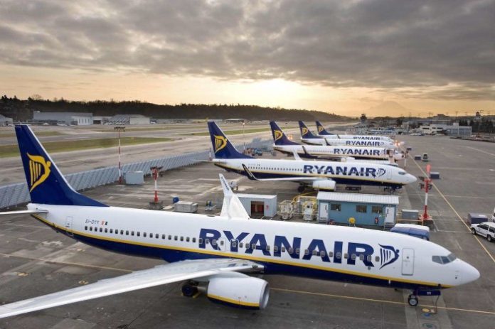 Ryanair-Boeing-737-800-NG-700x466-696x463