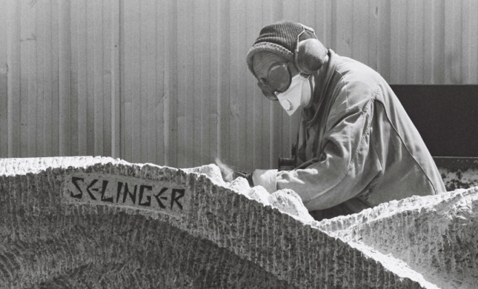 shelomo-selinger-shoah-monument-sculpture-