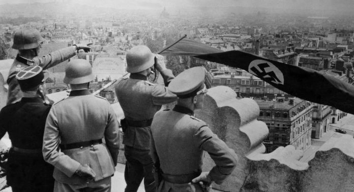 ii-wk-frankr-besetzung-deutsche-soldaten-in-paris-2