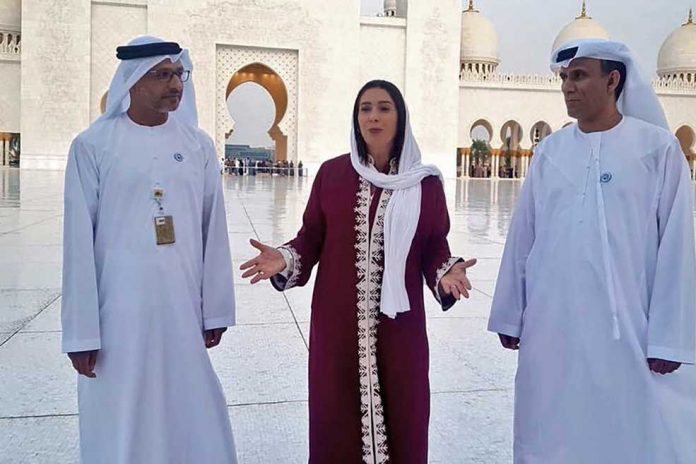 ministre-israelienne-Culture-Sports-Miri-Reguevd-visite-grande-mosquee-Cheikh-Zayed-Abou-Dhabi-Emirats-arabes-30-octobre-2018_1_1398_787_986_657