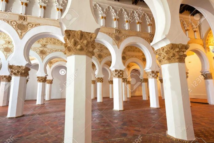 50547798-interior-of-santa-maria-la-blanca-synagogue-in-toledo-spain-erected-in-1180-and-considered-the-oldes_1224_816