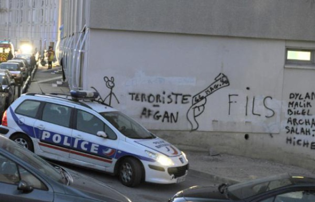 640x410_des-membres-de-la-police-technique-et-scientifique-apres-une-fusillade-le-22-decembre-2011-a-la-cite-de-la-castellane-a-marseille