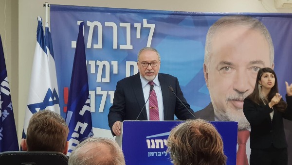 Avigdor-Lieberman-conf-de-presse-sans-crédit