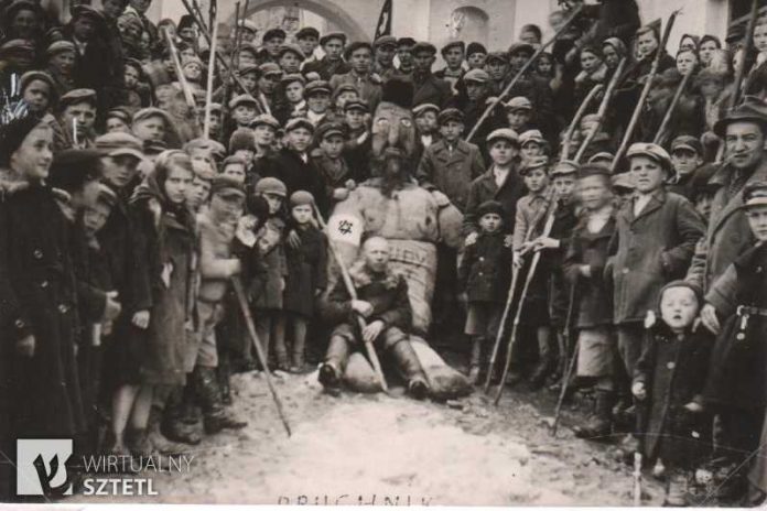 Hanging-the-Judas-puppet-on-Holy-Week-probably-not-earlier-than-1941_800_533