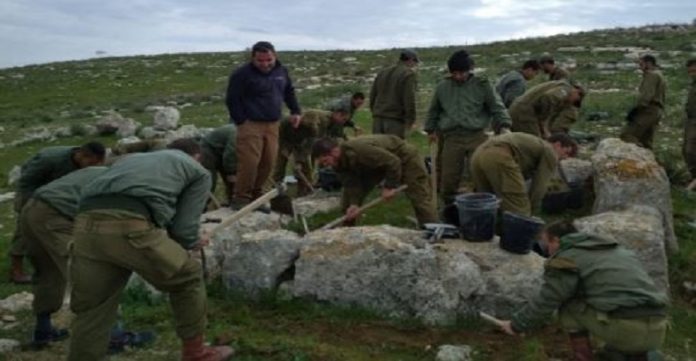 Les-parachutistes-israéliens-découvrent-une-tour-de-guet-judéenne