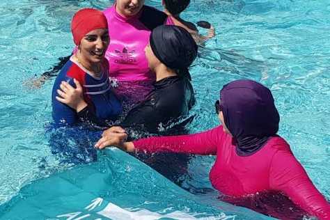 des-militantes-de-l-association-alliance-citoyenne-ont-mene-une-action-pour-le-port-du-burkini-en-piscine-dimanche-23-juin-a-la-piscine-jean-bron-photo-archives-le-dl-1561466916_474_316