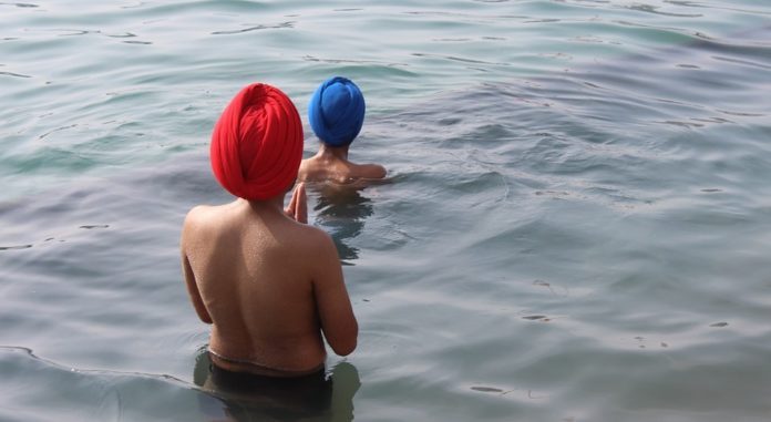 gurudwara-621065_960_720-696x381