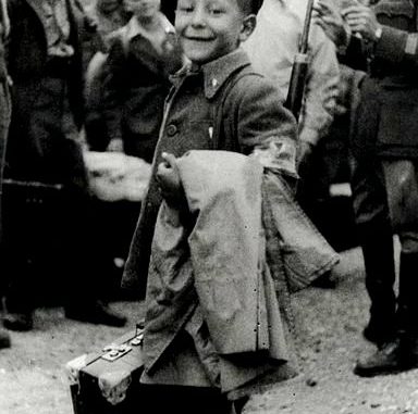 Meir_lau_1945-384x381