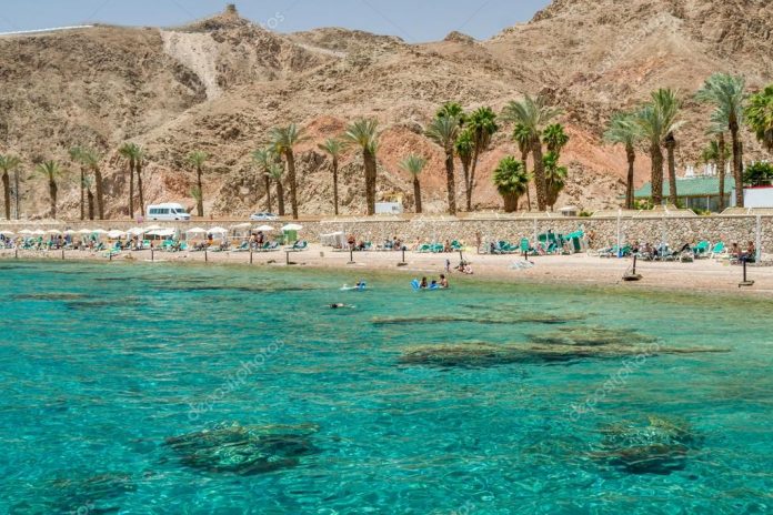 depositphotos_92919108-stock-photo-beach-of-eilat-city-red