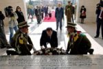 Une galerie de photos des visiteurs sur la tombe d’Arafat?