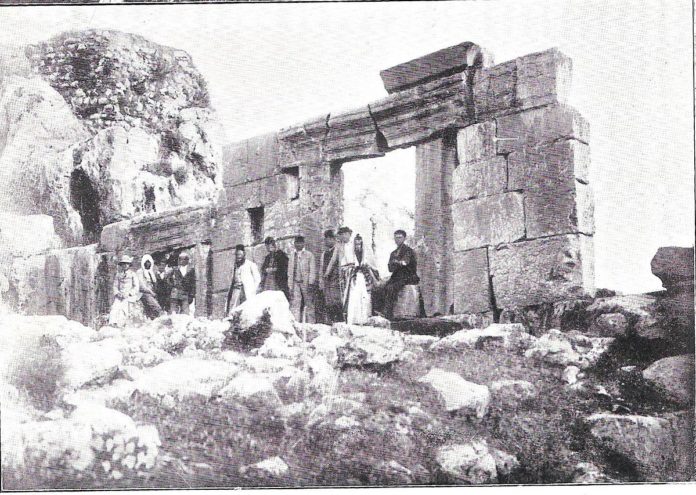 1200px-The_grave_of_Rabbi_Shimon_bar_Yochai1_(before_1899)