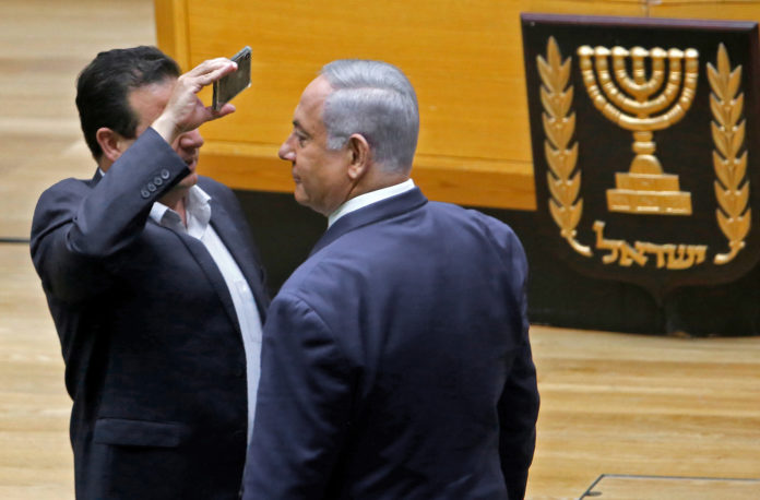 depute-arabe-israelien-Ayman-Odeh-G-filmerson-smartphone-Premier-ministre-Benjamin-Netanyahu-D-11-septembre-2019-Jerusalem_1_1400_921