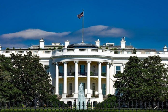 558477-coronavirus-donald-trump-veut-reporter-le-prochain-sommet-du-g7