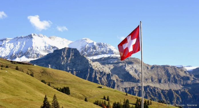 5598-en-suisse-le-drapeau-ne-reste-pas-1200x650-1