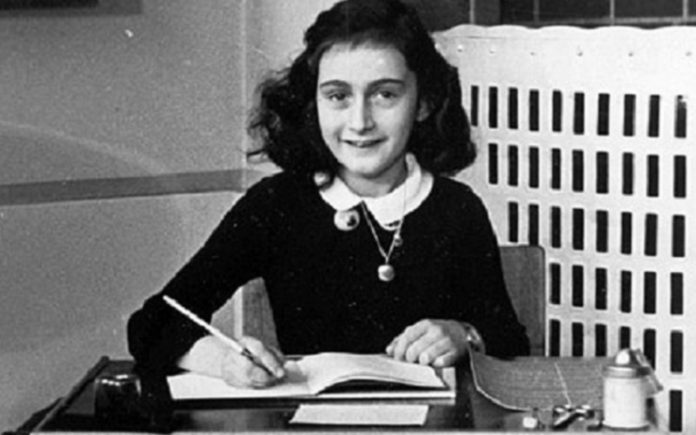 419px-AnneFrank1940_crop