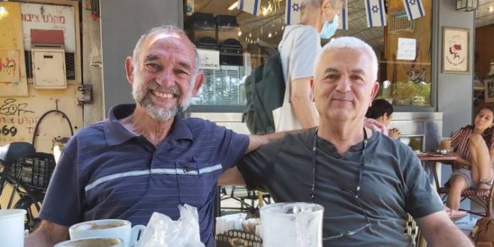 PHOTO-des-amis-de-50-ans-750x375
