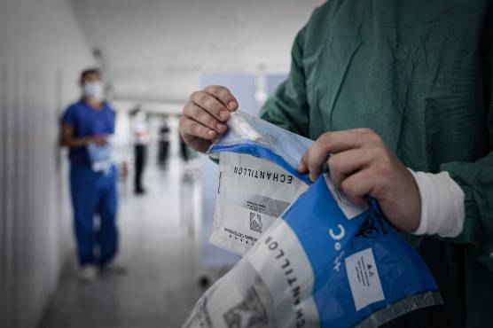 france-health-virus-tests-transport-airport-tourism_4855125
