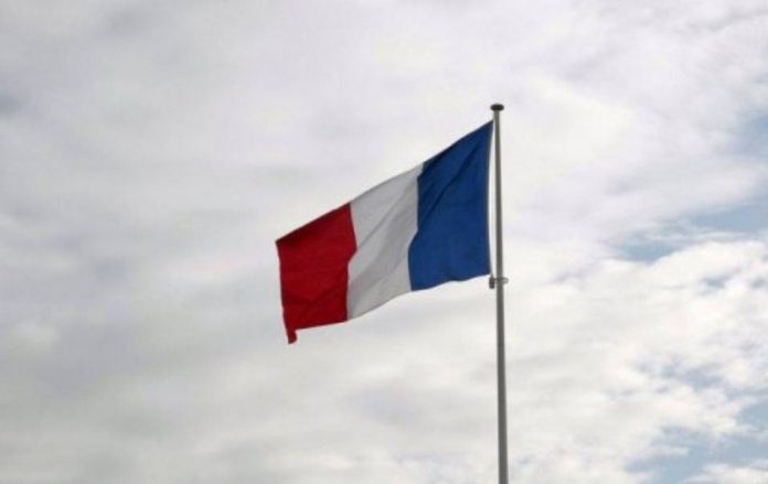 173426-un-drapeau-francais-3_110626