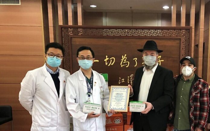 Rabbi-Greenberg-distributed-thousands-of-masks-and-aid-kits-to-Jews-and-non-Jews-in-Shanghai’s-Hongkou-District.-Coutesy-Chabad-of-Shanghai-e1583754129920-1024x640-1-1024x640