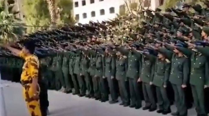 Houthis-faisant-le-salut-nazi-1024x570