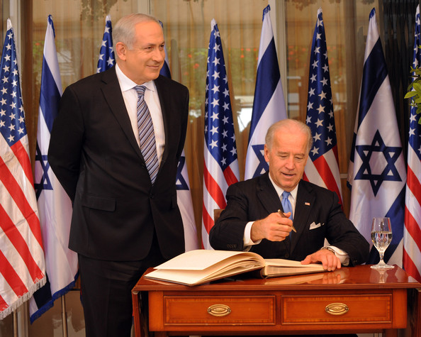 Joe+Biden+Vice+President+Joe+Biden+Visits+eh-BIpRzCPPl