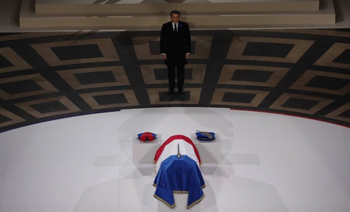 Emmanuel-Macron-au-Panthéon-en-novembre-1200x728