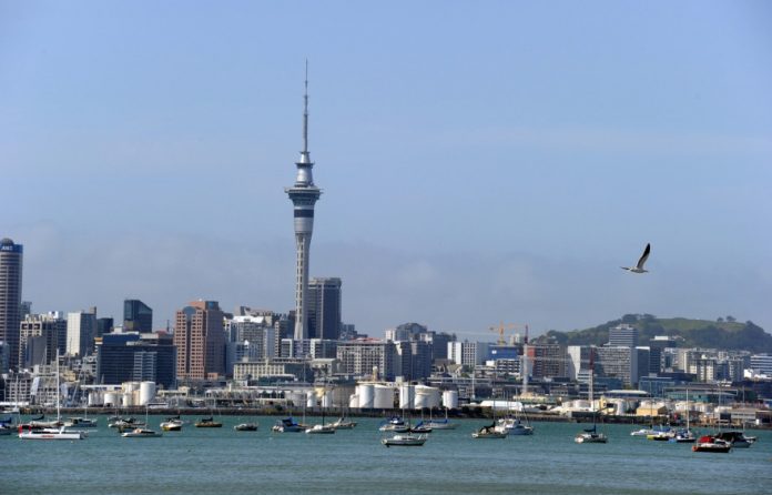 1378891-une-vue-de-la-ville-d-auckland-en-nouvelle-zelande-illustration