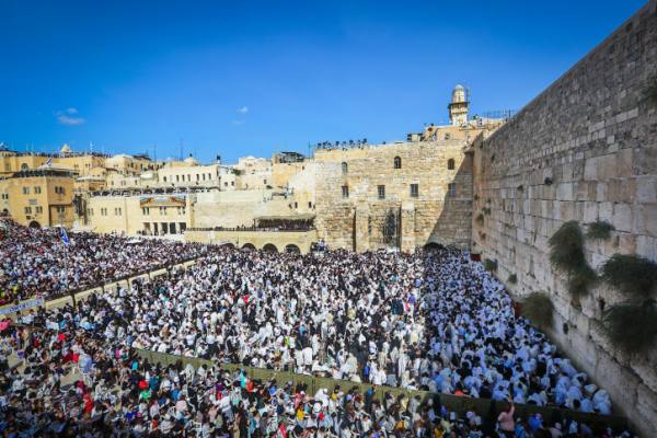 Le-Kotel-plein-Yaakov-Lederman-600x400